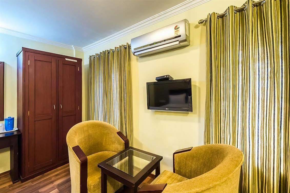 Century Grand Hotel Mananthavady Exterior photo